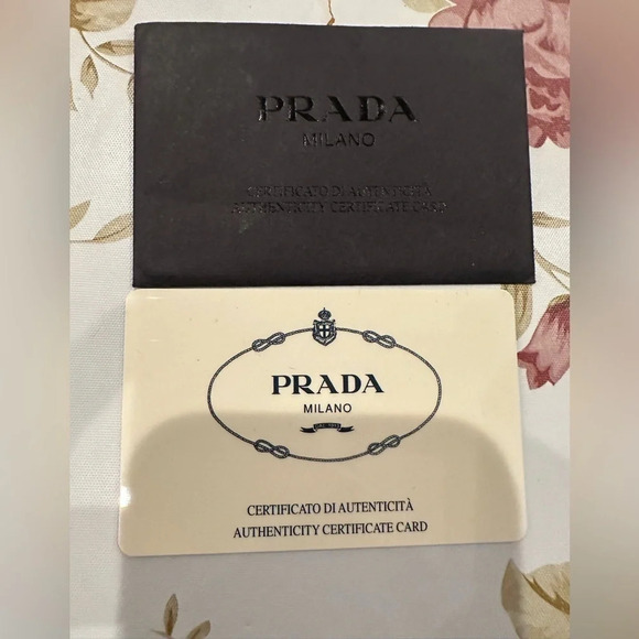 Authentic PRADA Milano Black Saffiano Leather Compact Wallet - Picture 2 of 9